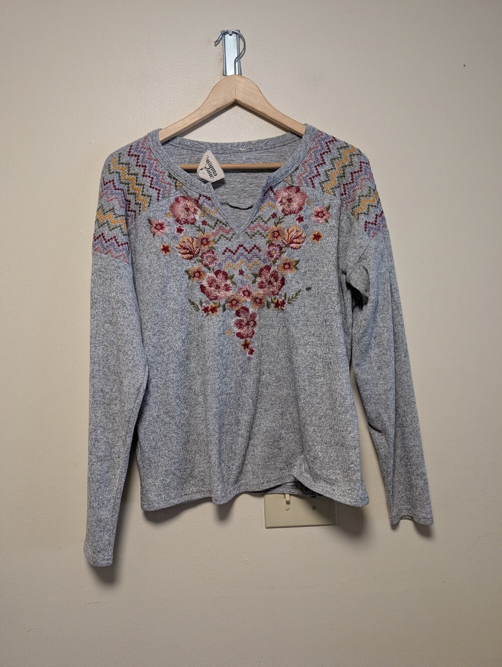 Savanna Jane Gray Floral Embroidered Long Sleeve Top Medium Boho